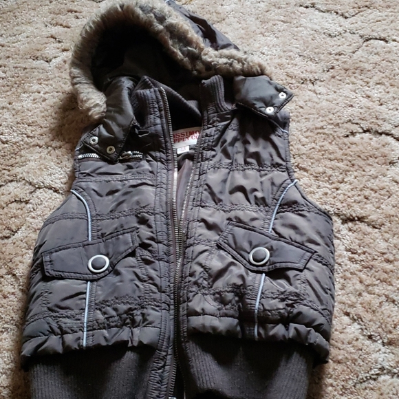 Vest - Picture 1 of 1